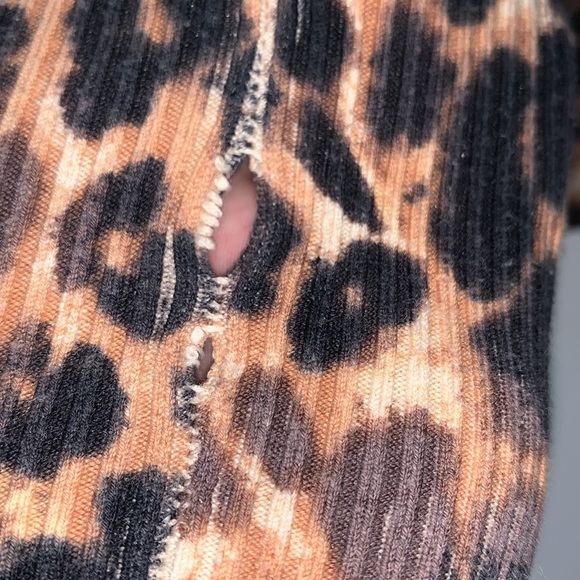 Express Leopard Print Lightweight V-Neck Long Sleeves Sweater Size S/P - Picture 10 of 11